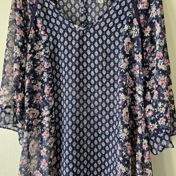 JESSICA SIMPSON MATERNITY Floral Navy Sheer Blouse Short Sleeve Size Small - Picture 9 of 17